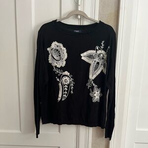 Chaps lightweight sweater with White Embroidered appliqués